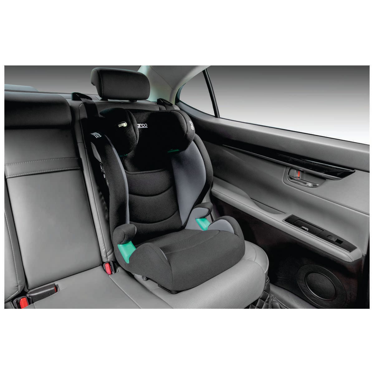 Asiento elevador Sparco SK2000i gris, instalado en el auto