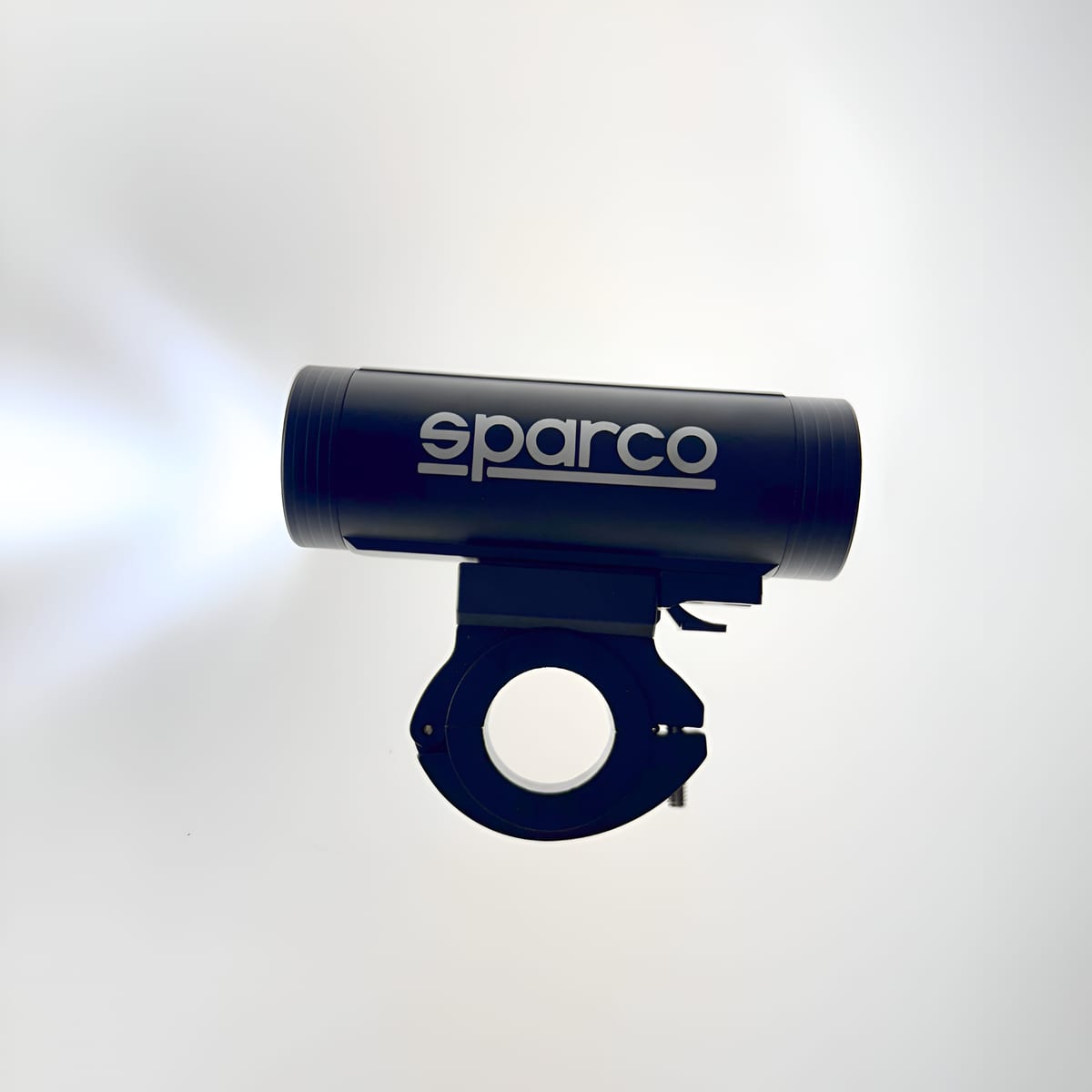 Luz delantera impermeable Sparco SE701, encendida, vista lateral