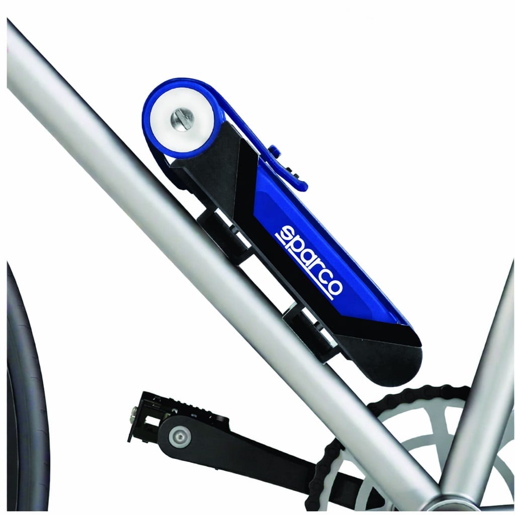 Candado plegable Sparco SE805 azul, montado en la bicicleta
