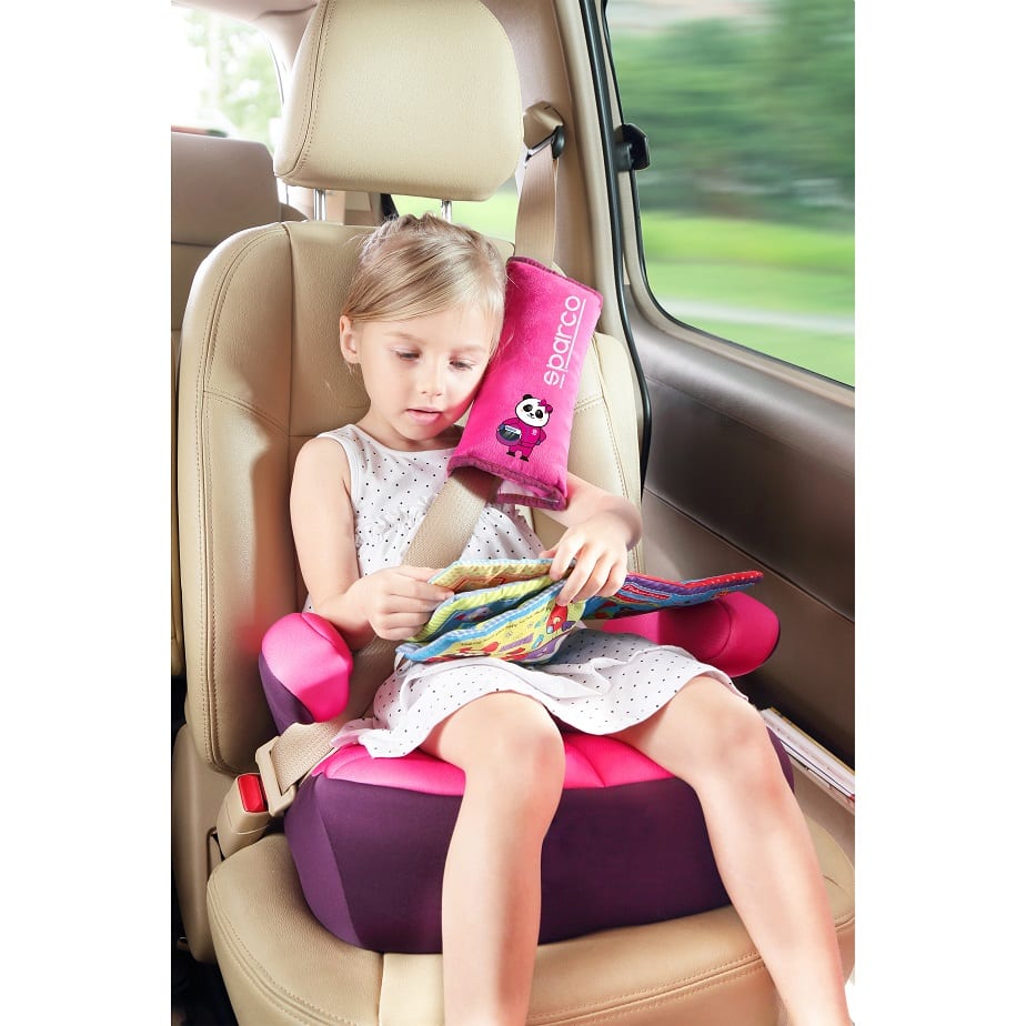 Cojín pad XL Sparco SK1101 rosa, en uso en el auto