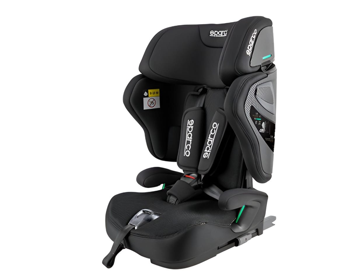 Silla Sparco SK8000i Rapid negra con arnés de 5 puntos, vista tres cuartos